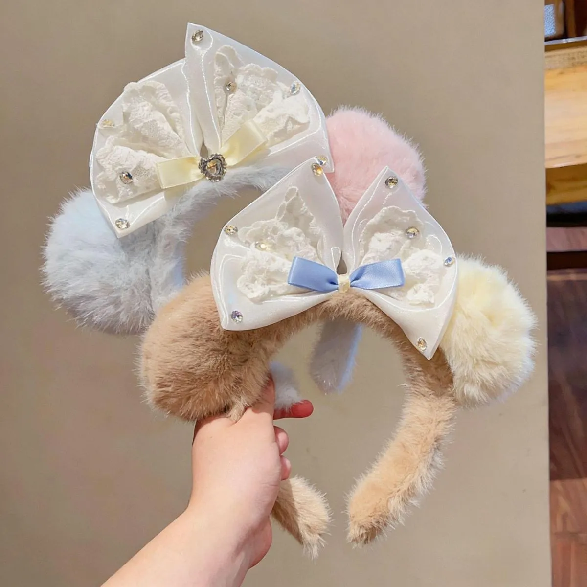 Cute Bear Ear Bow Headband for Women – Wide High Crown Hair Hoop, Face Slimming Hair Accessory, Versatile Daily Wear Headband with Bowknot